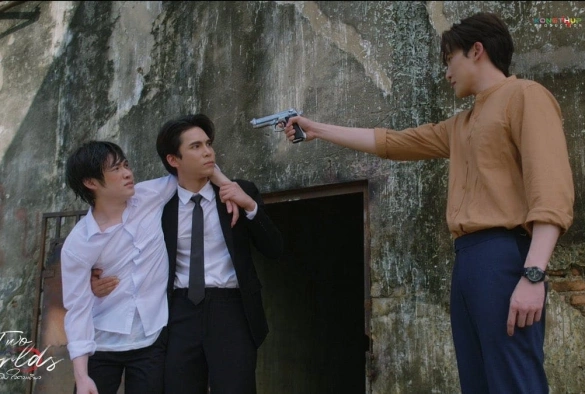 Кадр из дорамы Два мира