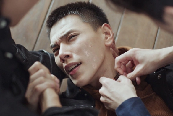 Кадр из дорамы Век любви