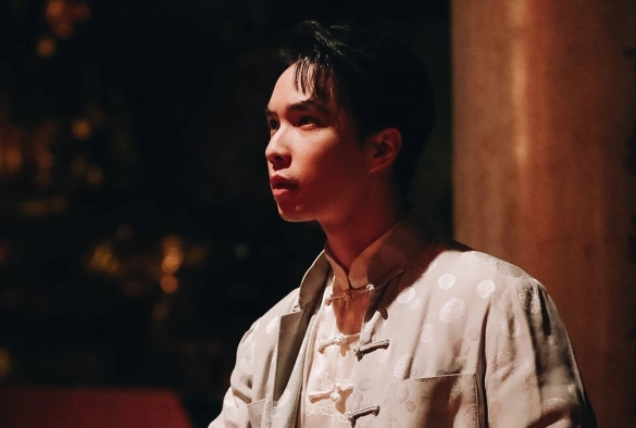 Кадр из дорамы Век любви