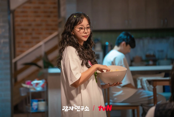 Кадр из дорамы Институт исследования картофеля