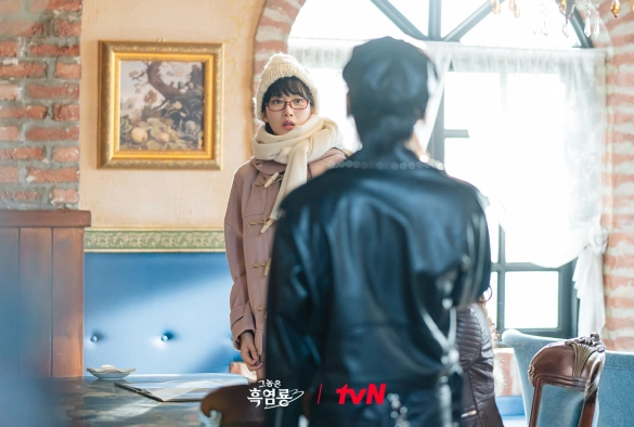 Кадр из дорамы Этот парень — чёрный огненный дракон