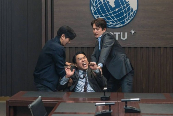 Кадр из дорамы Хитмэн 2