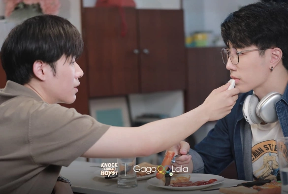 Кадр из дорамы Тук-тук, мальчики!