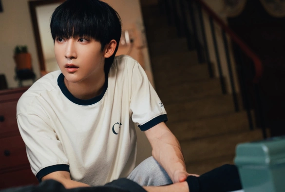 Кадр из дорамы О неизвестных нас