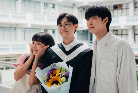 Кадр из дорамы О неизвестных нас