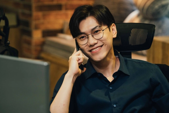 Кадр из дорамы О неизвестных нас