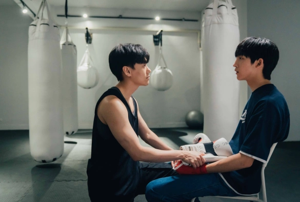 Кадр из дорамы О неизвестных нас