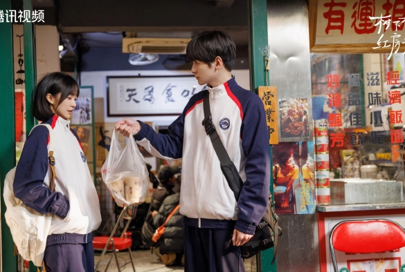 Кадр из дорамы Всегда дома