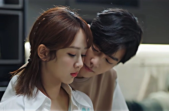 Кадр из дорамы Глубокая синяя ночь