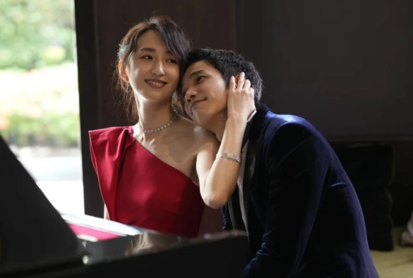 Кадр из дорамы Я замужем... но!