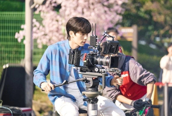 Кадр из дорамы Банни и её мальчики