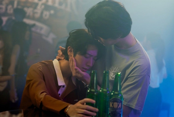 Кадр из дорамы Монстр по соседству