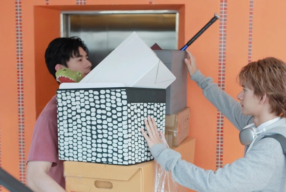 Кадр из дорамы Монстр по соседству