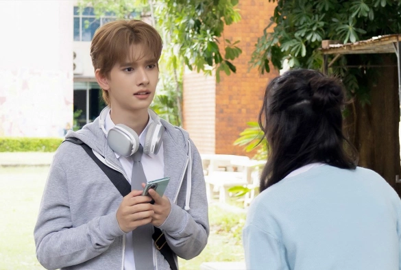 Кадр из дорамы Монстр по соседству