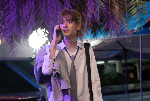 Кадр из дорамы Монстр по соседству