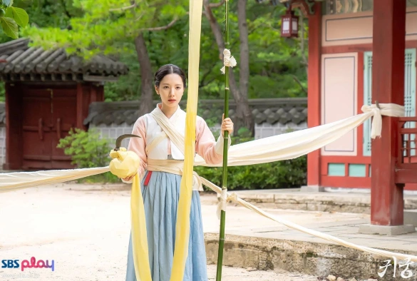 Кадр из дорамы Возвращение во дворец