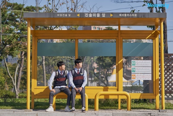 Кадр из дорамы Хи Су во втором классе