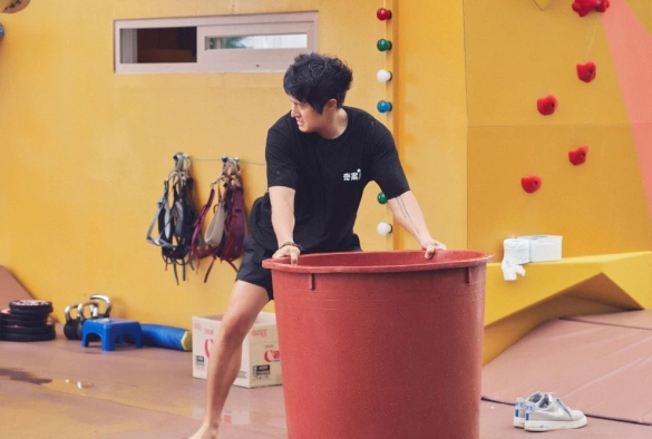 Кадр из дорамы Причудливый гостевой дом Киан