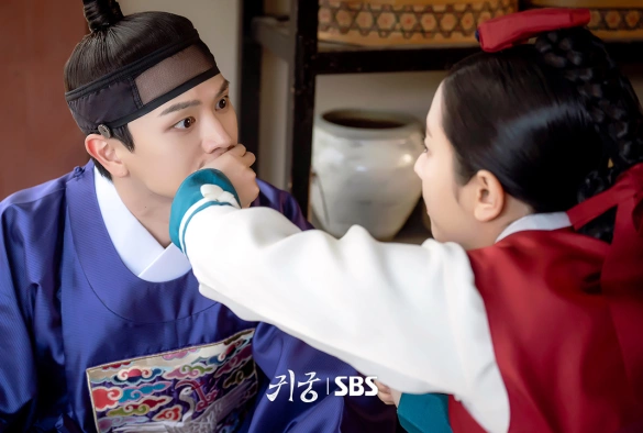 Кадр из дорамы Возвращение во дворец