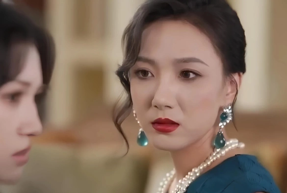 Кадр из дорамы Замуж за гангстера