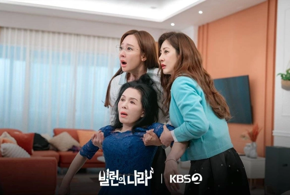 Кадр из дорамы Злодеи повсюду