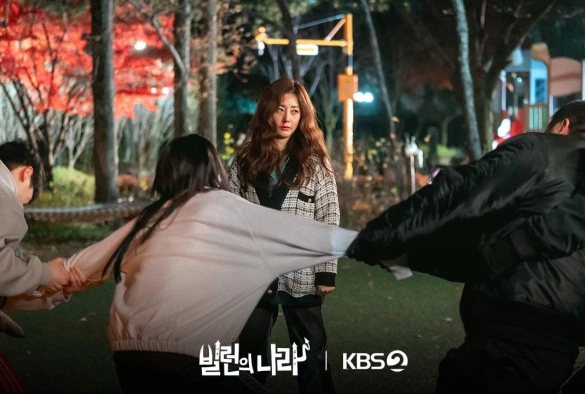 Кадр из дорамы Злодеи повсюду