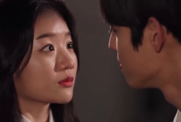 Кадр из дорамы Беременна в 16