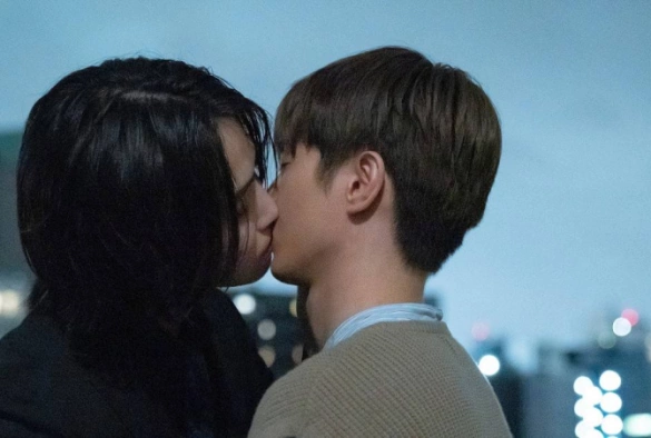 Кадр из дорамы Якудза и офисный планктон