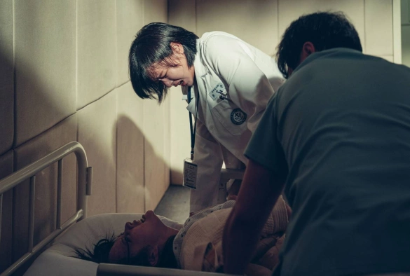 Кадр из дорамы Святая ночь: Охотники на демонов