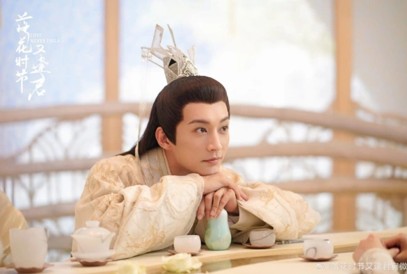 Кадр из дорамы Когда цветы опадут, мы встретимся вновь