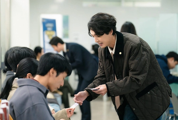 Кадр из дорамы Адвокат по трудовым спорам Но Му Джин