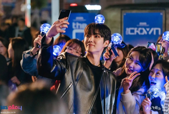 Кадр из дорамы Весна юности