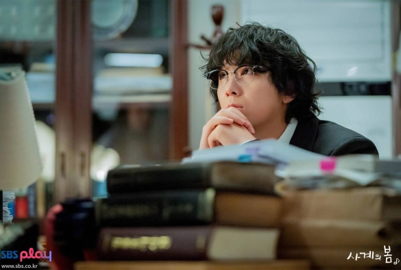 Кадр из дорамы Весна юности