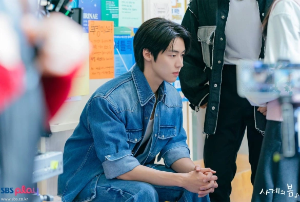 Кадр из дорамы Весна юности