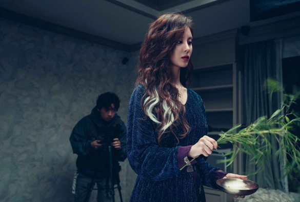 Кадр из дорамы Святая ночь: Охотники на демонов