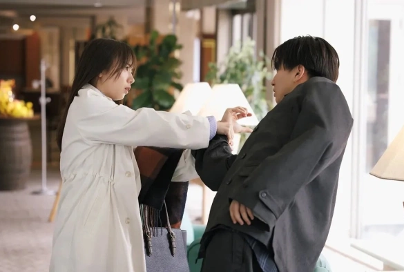 Кадр из дорамы Подозрительный партнёр (японская версия)