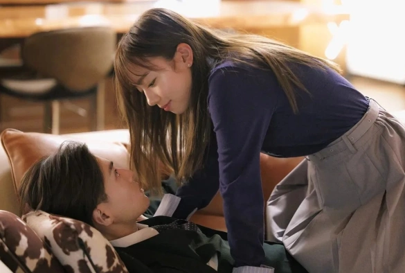 Кадр из дорамы Подозрительный партнёр (японская версия)