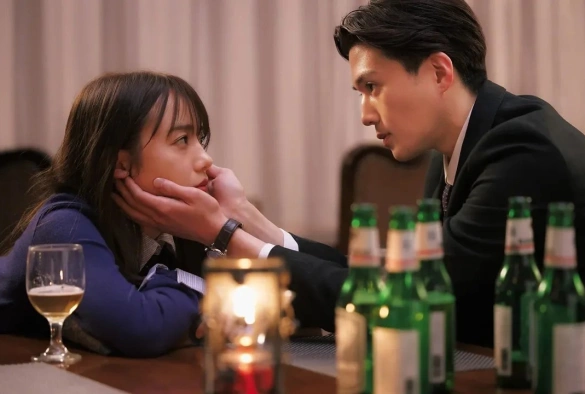 Кадр из дорамы Подозрительный партнёр (японская версия)