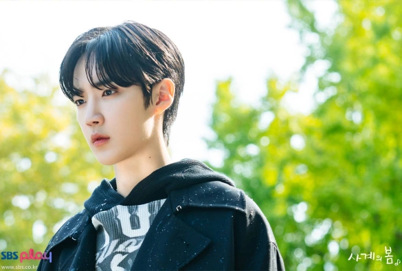 Кадр из дорамы Весна юности