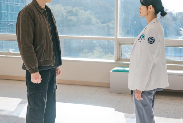 Кадр из дорамы Охотник со скальпелем