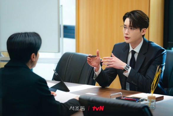 Кадр из дорамы Район Сочхо