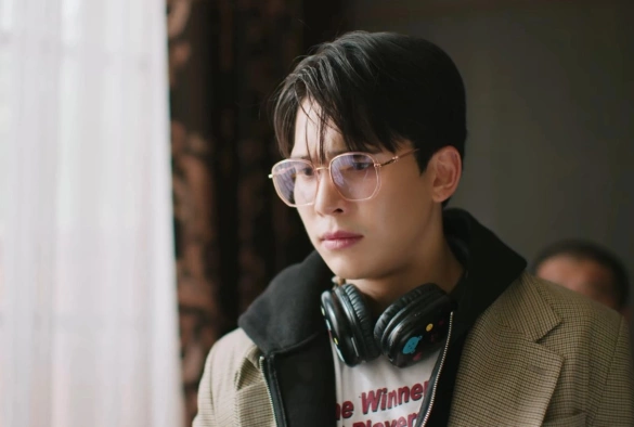 Кадр из дорамы Сантини