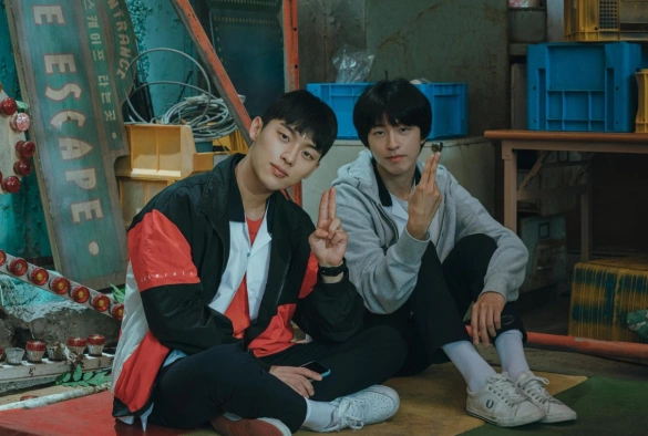 Кадр из дорамы Слабый герой