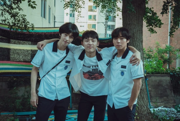 Кадр из дорамы Слабый герой