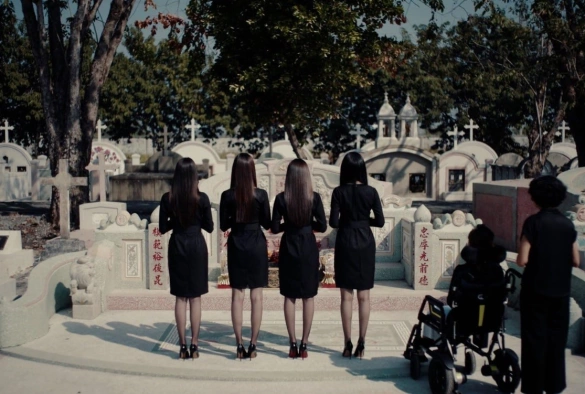 Кадр из дорамы Сёстры-катастрофы