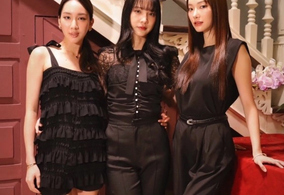 Кадр из дорамы Сёстры-катастрофы