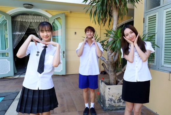 Кадр из дорамы Сёстры-катастрофы