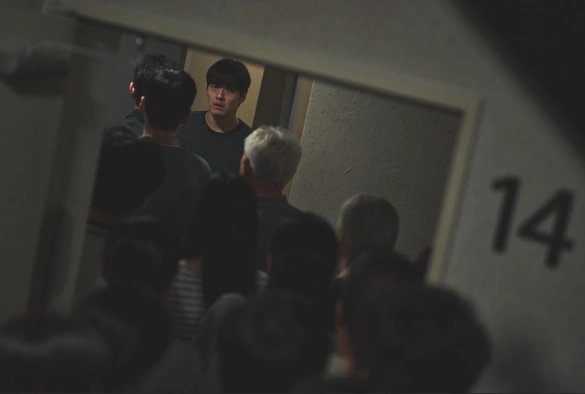 Кадр из дорамы Стена к стене