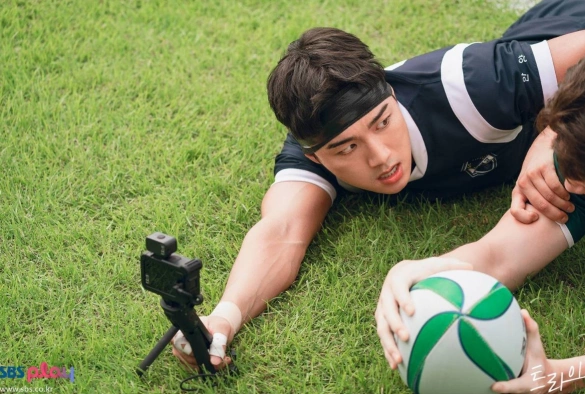 Кадр из дорамы Мы творим чудеса