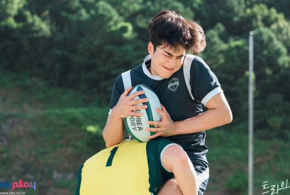 Кадр из дорамы Мы творим чудеса